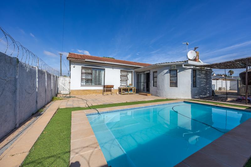 To Let 4 Bedroom Property for Rent in Windsor Park Western Cape